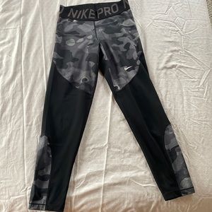 Nike Pro Workout Leggings with gray and black camo print - size medium